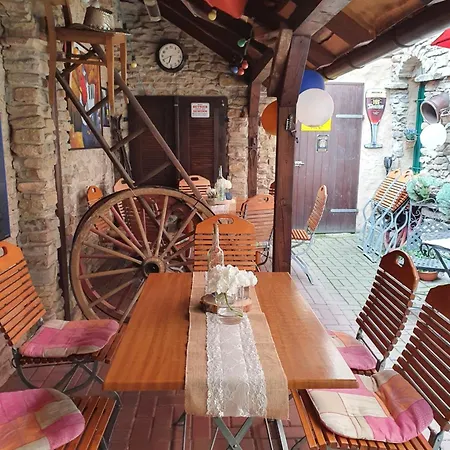 Rosensuite Sgh Apartman